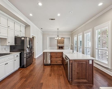 2900 Creek View Drive - Photo Thumbnail 7