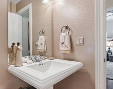 3401 Lee Parkway - Photo Thumbnail 8