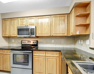 2030 Alta Meadows Lane - Photo Thumbnail 5