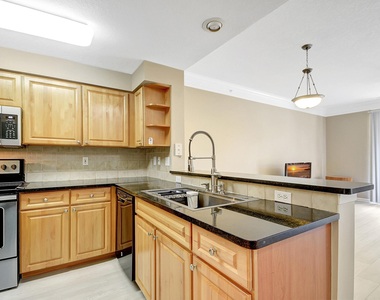 2030 Alta Meadows Lane - Photo Thumbnail 4