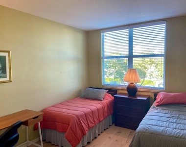 802 W Windward Way - Photo Thumbnail 11