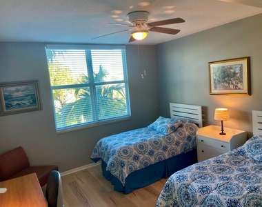 802 W Windward Way - Photo Thumbnail 13