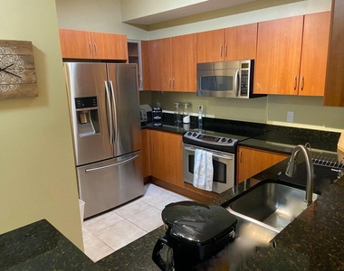 802 W Windward Way - Photo Thumbnail 3