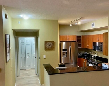 802 W Windward Way - Photo Thumbnail 10