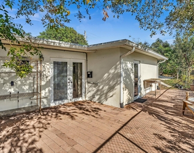 3998 Nw 5th Avenue - Photo Thumbnail 2