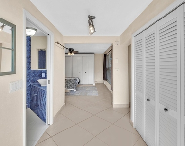 3998 Nw 5th Avenue - Photo Thumbnail 4