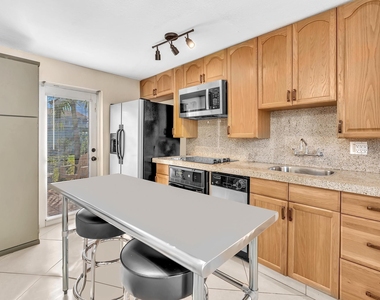 3998 Nw 5th Avenue - Photo Thumbnail 19