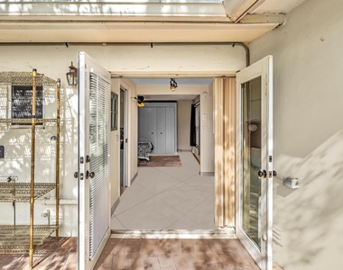3998 Nw 5th Avenue - Photo Thumbnail 3
