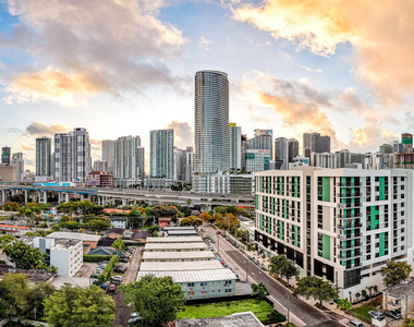450 Sw 5th Street - Photo Thumbnail 2