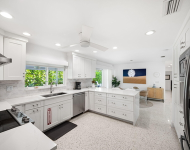 471 Mars Way - Photo Thumbnail 4