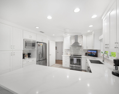 471 Mars Way - Photo Thumbnail 6