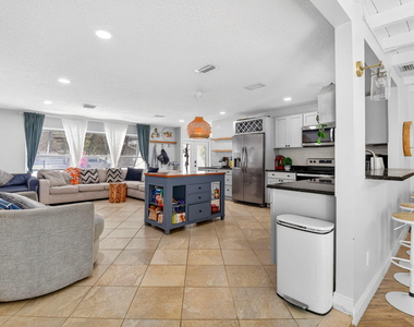 320 Riverdale Road - Photo Thumbnail 14