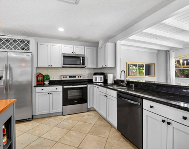 320 Riverdale Road - Photo Thumbnail 15