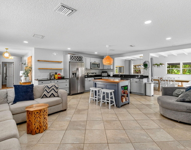 320 Riverdale Road - Photo Thumbnail 10