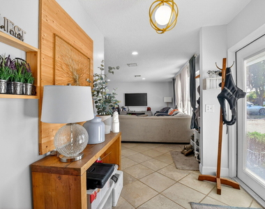 320 Riverdale Road - Photo Thumbnail 6