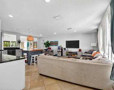 320 Riverdale Road - Photo Thumbnail 8