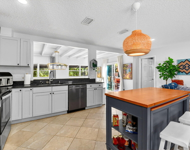 320 Riverdale Road - Photo Thumbnail 12