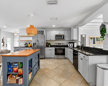 320 Riverdale Road - Photo Thumbnail 13