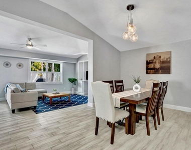 1212 Mulberry Place - Photo Thumbnail 4