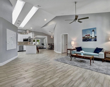 1212 Mulberry Place - Photo Thumbnail 2