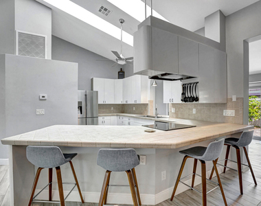 1212 Mulberry Place - Photo Thumbnail 7