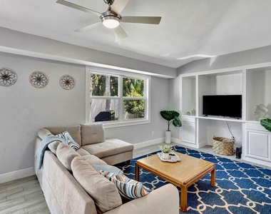 1212 Mulberry Place - Photo Thumbnail 5