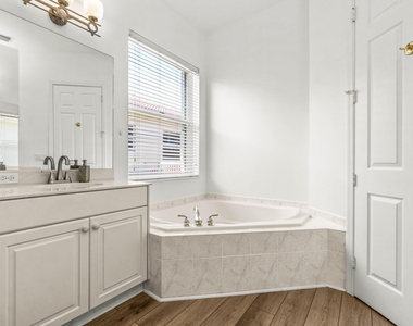 4621 Windward Cove Lane - Photo Thumbnail 38