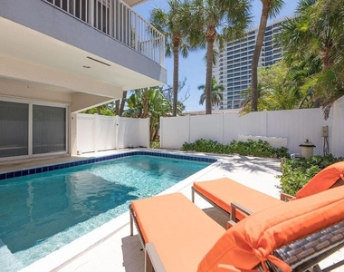 902 Palm Avenue - Photo Thumbnail 3