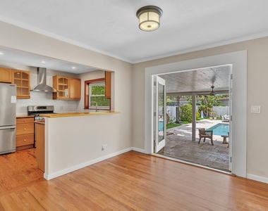 1527 Mayo Street - Photo Thumbnail 42