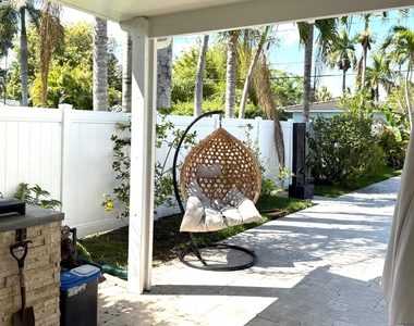 1527 Mayo Street - Photo Thumbnail 14
