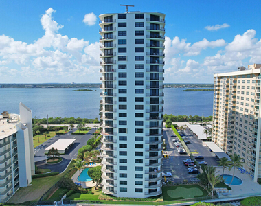5420 N Ocean Drive - Photo Thumbnail 2