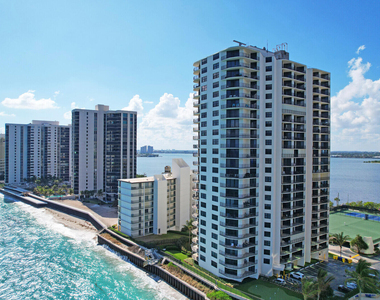 5420 N Ocean Drive - Photo Thumbnail 4