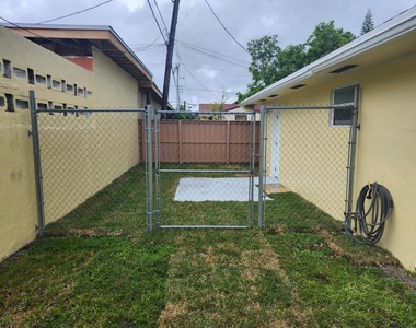 511 N 60th Way - Photo Thumbnail 14