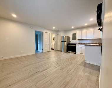 1215 Ne 17th Avenue - Photo Thumbnail 1