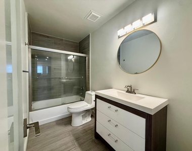 1215 Ne 17th Avenue - Photo Thumbnail 2