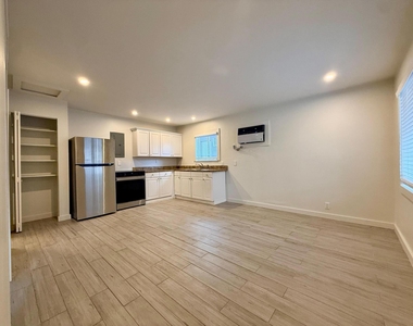 1215 Ne 17th Avenue - Photo Thumbnail 3