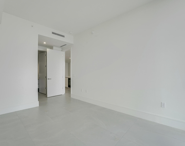 220 Lake Shore Drive - Photo Thumbnail 9