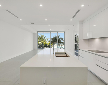 220 Lake Shore Drive - Photo Thumbnail 28
