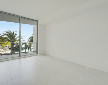 220 Lake Shore Drive - Photo Thumbnail 12