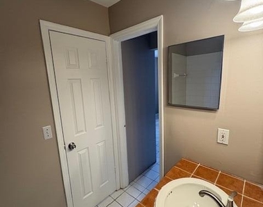 3115 Windsor Avenue - Photo Thumbnail 12