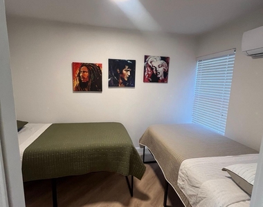 2040 Falconhurst Place - Photo Thumbnail 6
