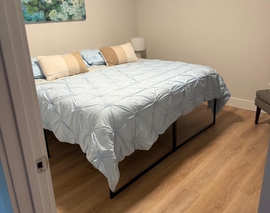 2040 Falconhurst Place - Photo Thumbnail 9
