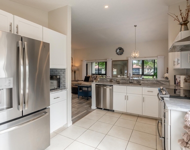 10624 Tropic Palm Avenue - Photo Thumbnail 15
