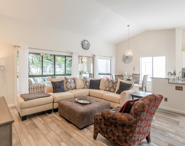 10624 Tropic Palm Avenue - Photo Thumbnail 7