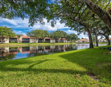 10624 Tropic Palm Avenue - Photo Thumbnail 24