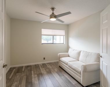 10624 Tropic Palm Avenue - Photo Thumbnail 16