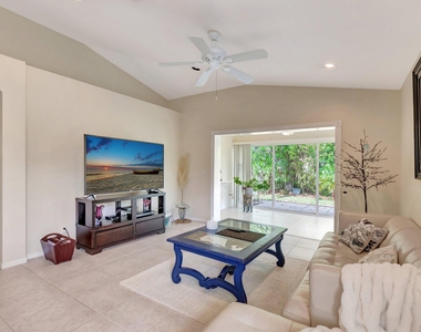 14211 W La Sedona Circle - Photo Thumbnail 11