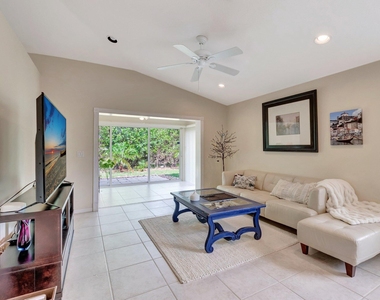 14211 W La Sedona Circle - Photo Thumbnail 10