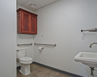 2412 N Palmer Circle - Photo Thumbnail 8