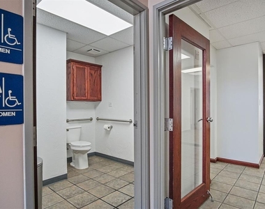 2412 N Palmer Circle - Photo Thumbnail 20